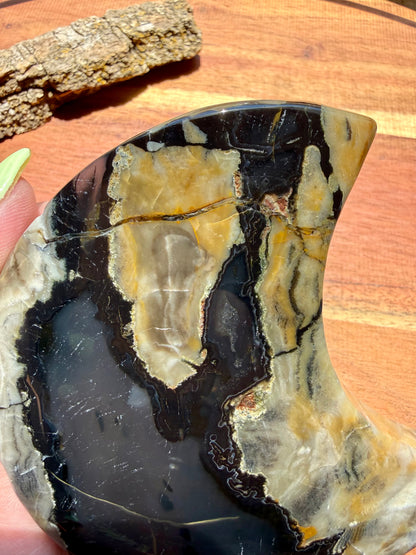 VOLCANO AGATE MOON WITH STAND