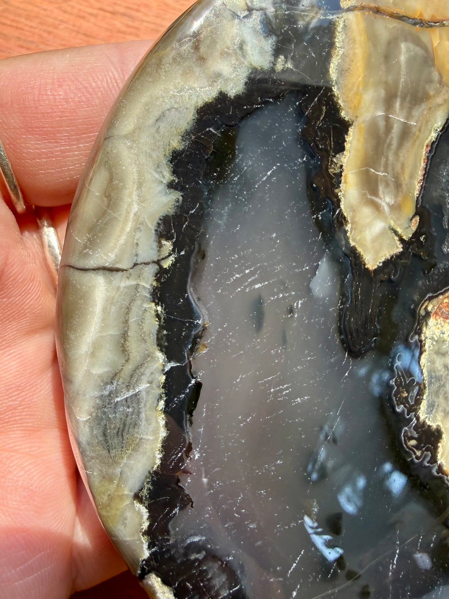 VOLCANO AGATE MOON WITH STAND