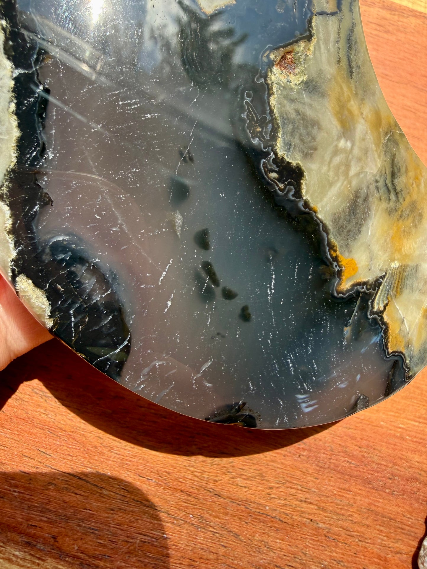 VOLCANO AGATE MOON WITH STAND