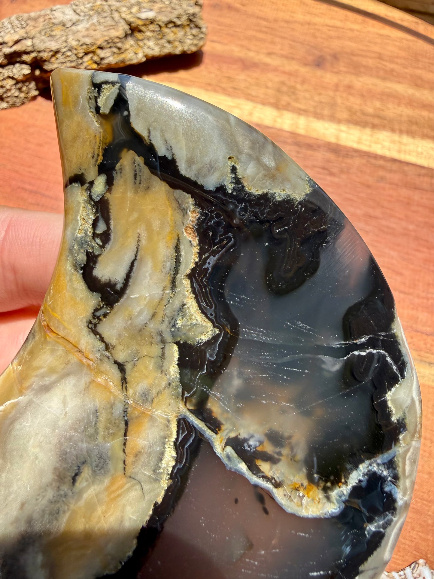 VOLCANO AGATE MOON WITH STAND