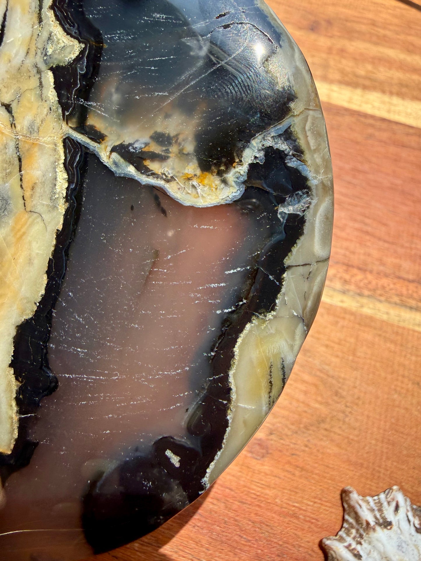 VOLCANO AGATE MOON WITH STAND