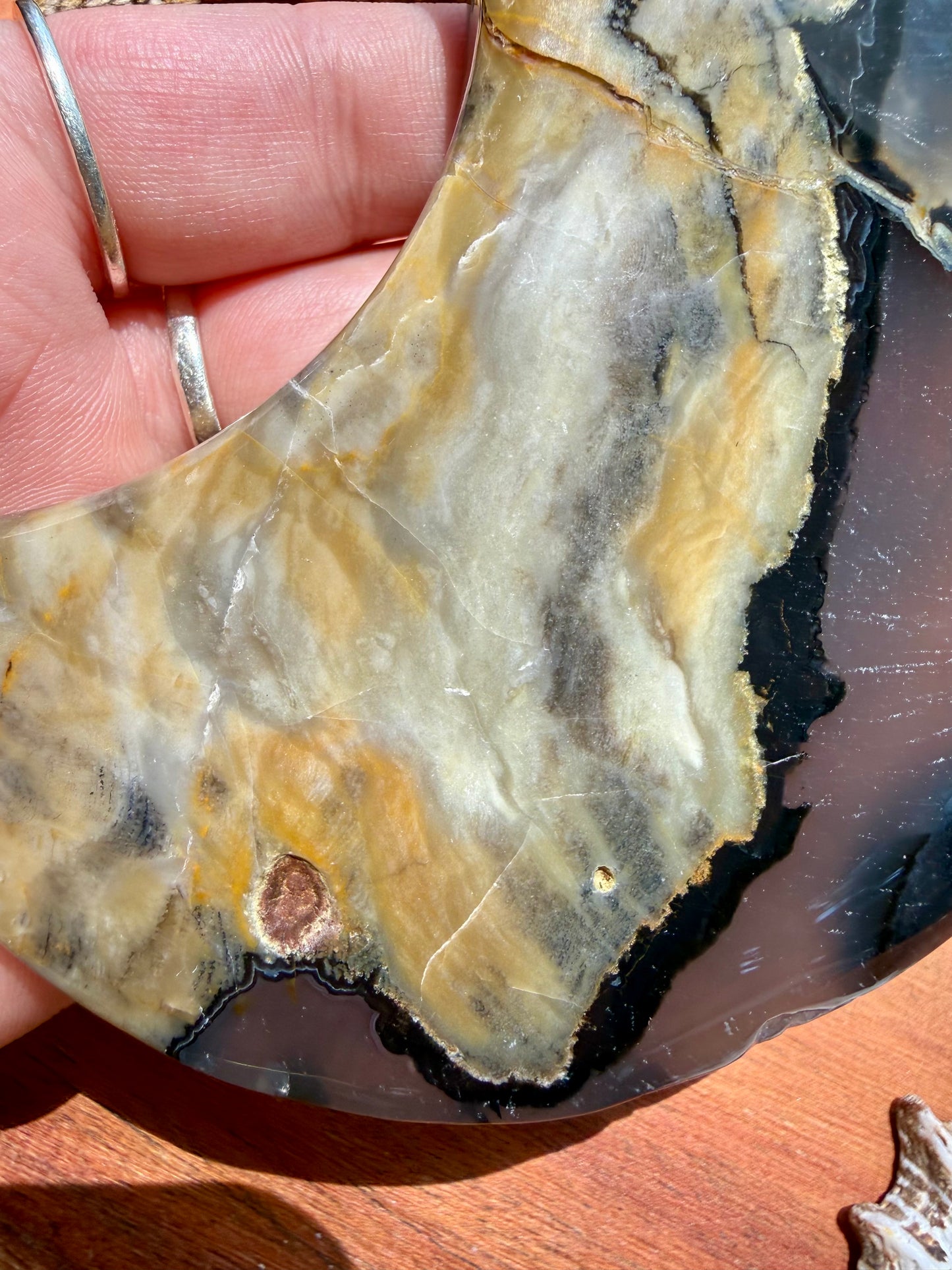 VOLCANO AGATE MOON WITH STAND
