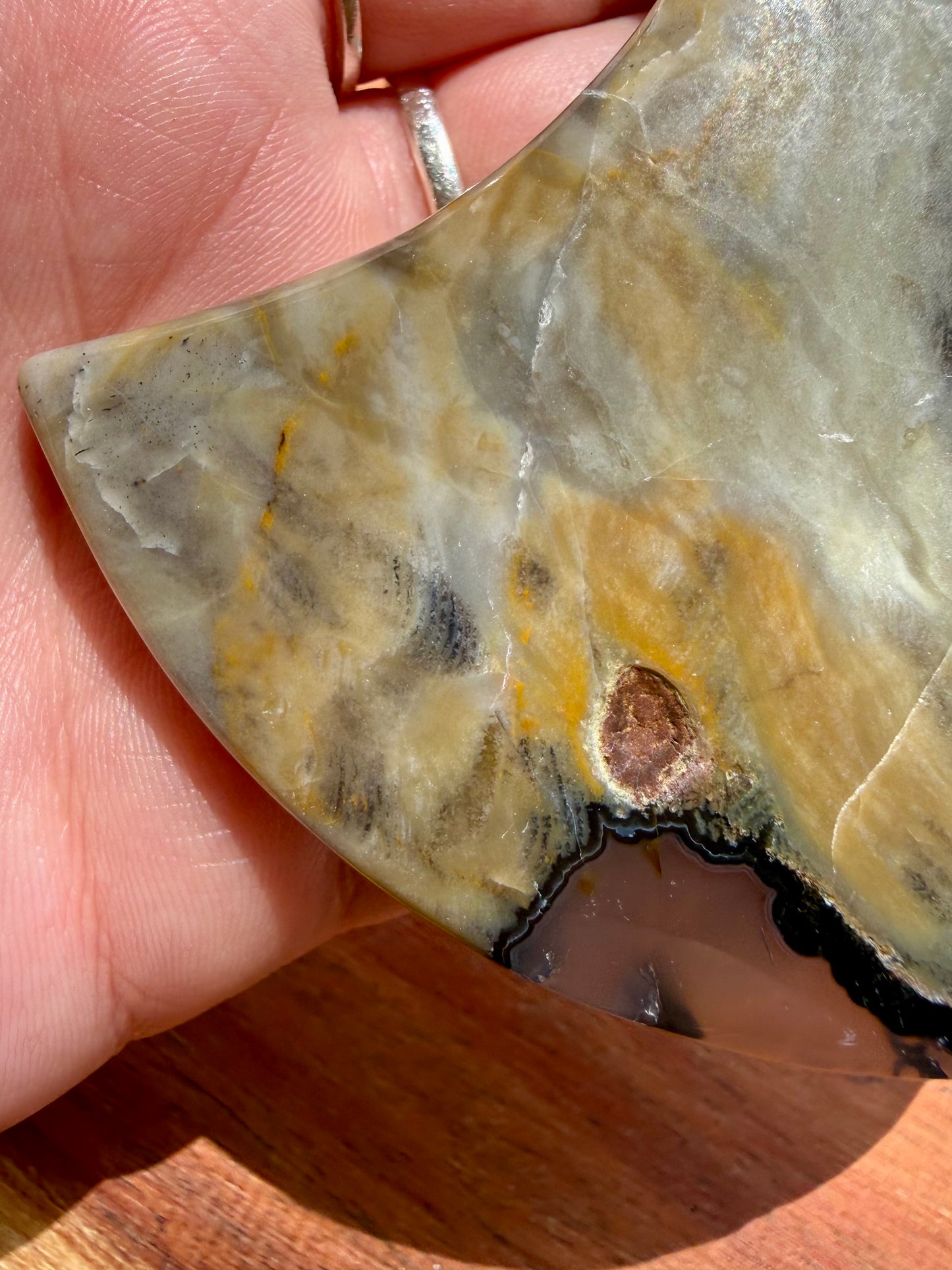 VOLCANO AGATE MOON WITH STAND