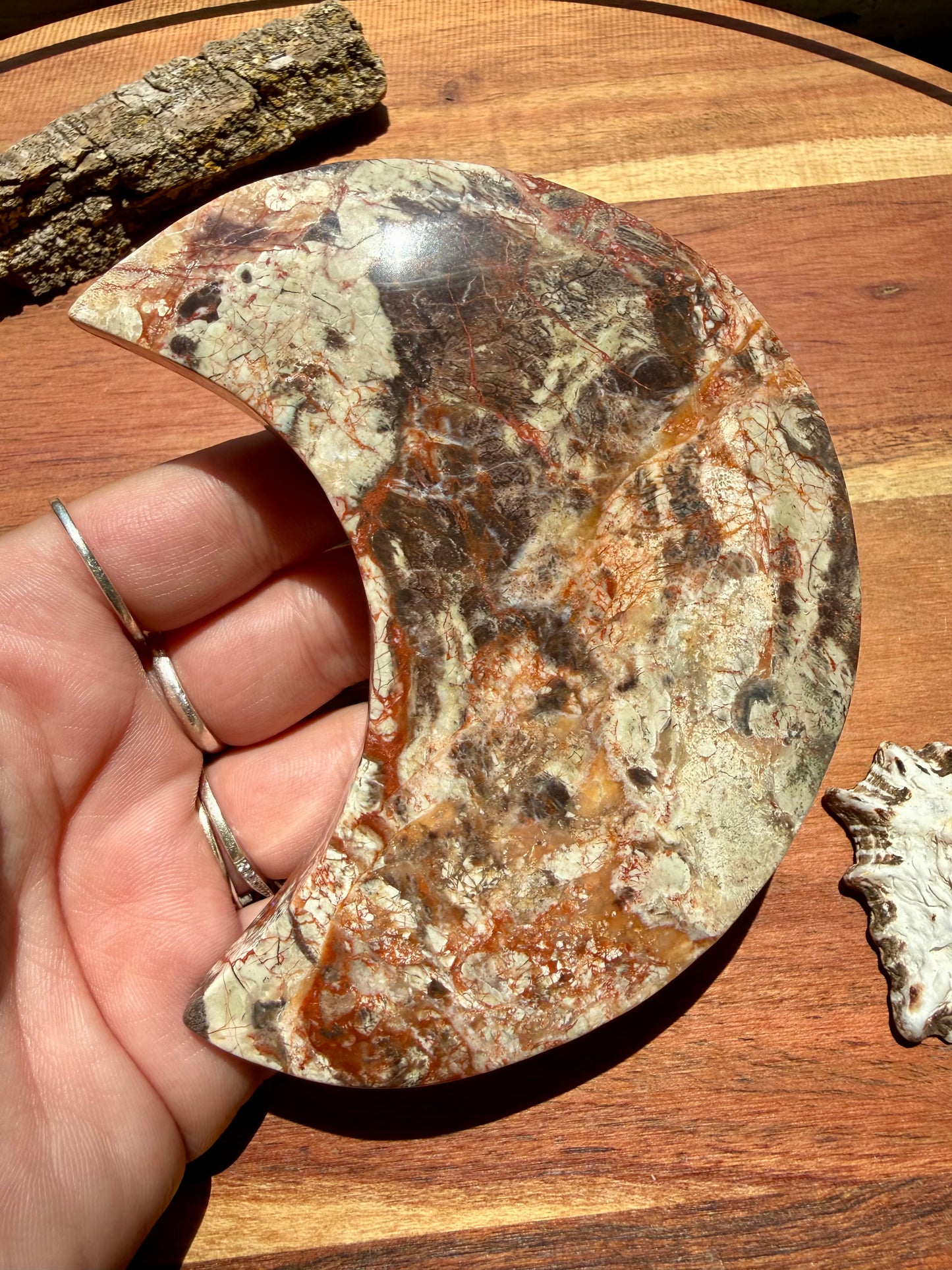 MONEY AGATE MOON WITH STAND