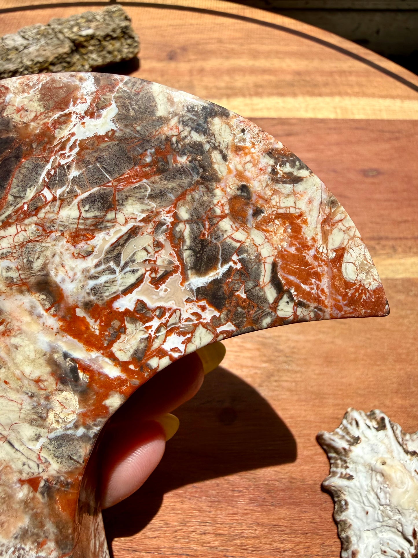 MONEY AGATE MOON WITH STAND