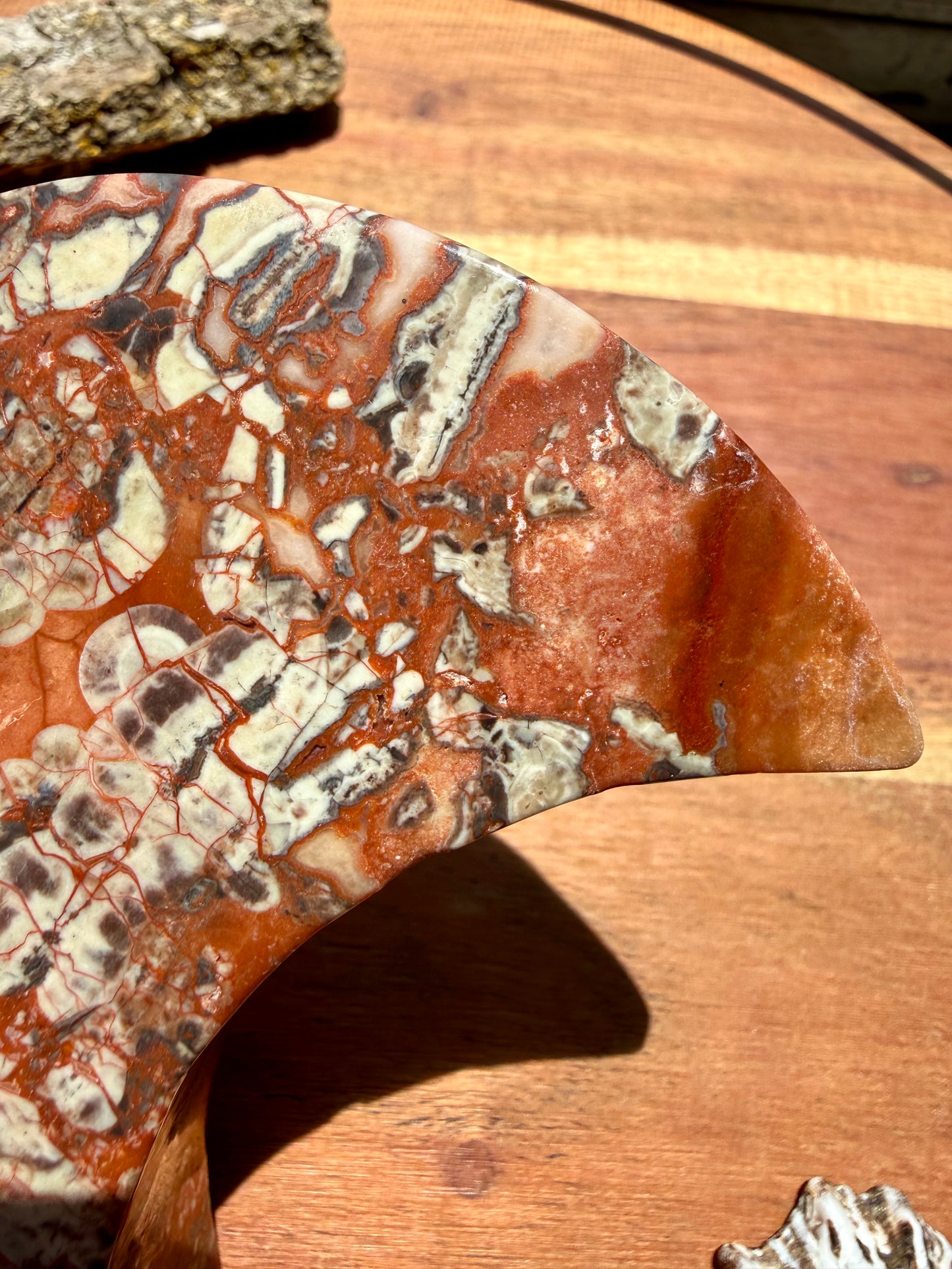 MONEY AGATE MOON WITH STAND