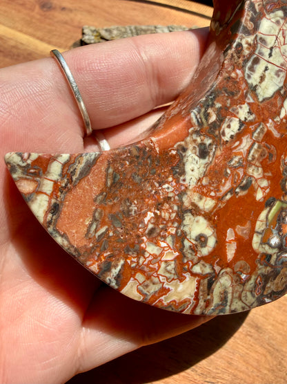 MONEY AGATE MOON WITH STAND
