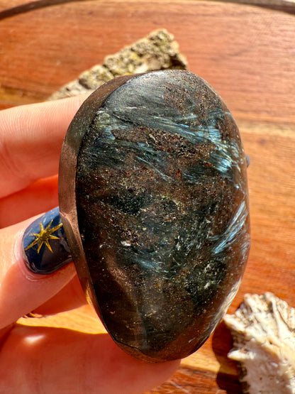 FIREWORK GARNET PALM STONE