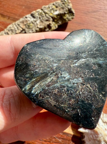 FIREWORK GARNET HEART