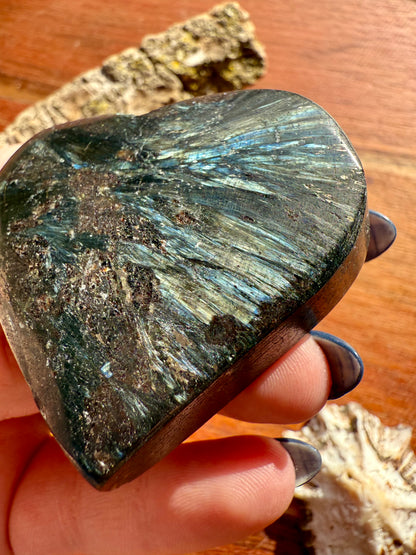 FIREWORK GARNET HEART