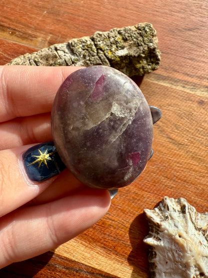 UNICORN STONE SMALL PALM STONE