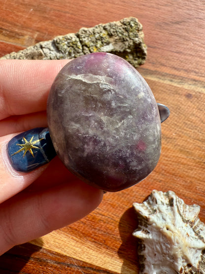 UNICORN STONE SMALL PALM STONE