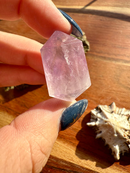 SMALL AMETHYST DT POINT