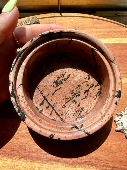 ROUND PICTURE JASPER BOX WITH BRASS DETAIL