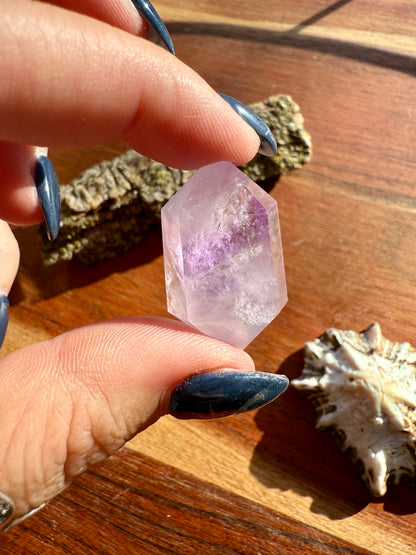 SMALL AMETHYST DT POINT