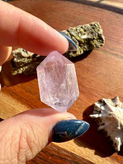SMALL AMETHYST DT POINT