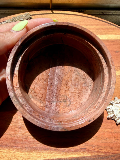 ROUND PICTURE JASPER BOX WITH BRASS DETAIL