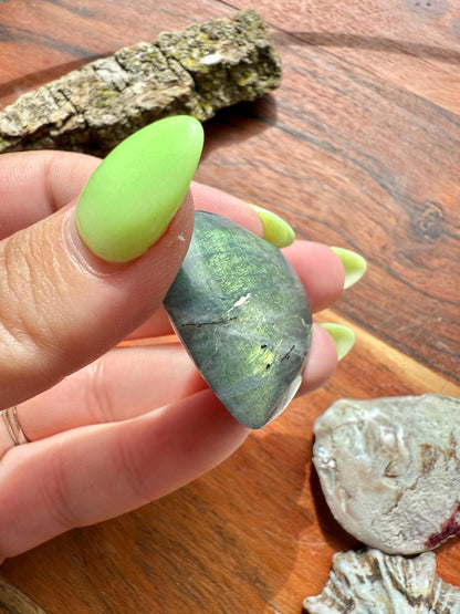 Blue Flash Labradorite Heart (Small)