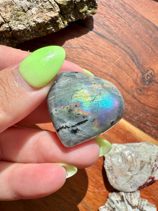 Rainbow Flash Labradorite Heart (Small)