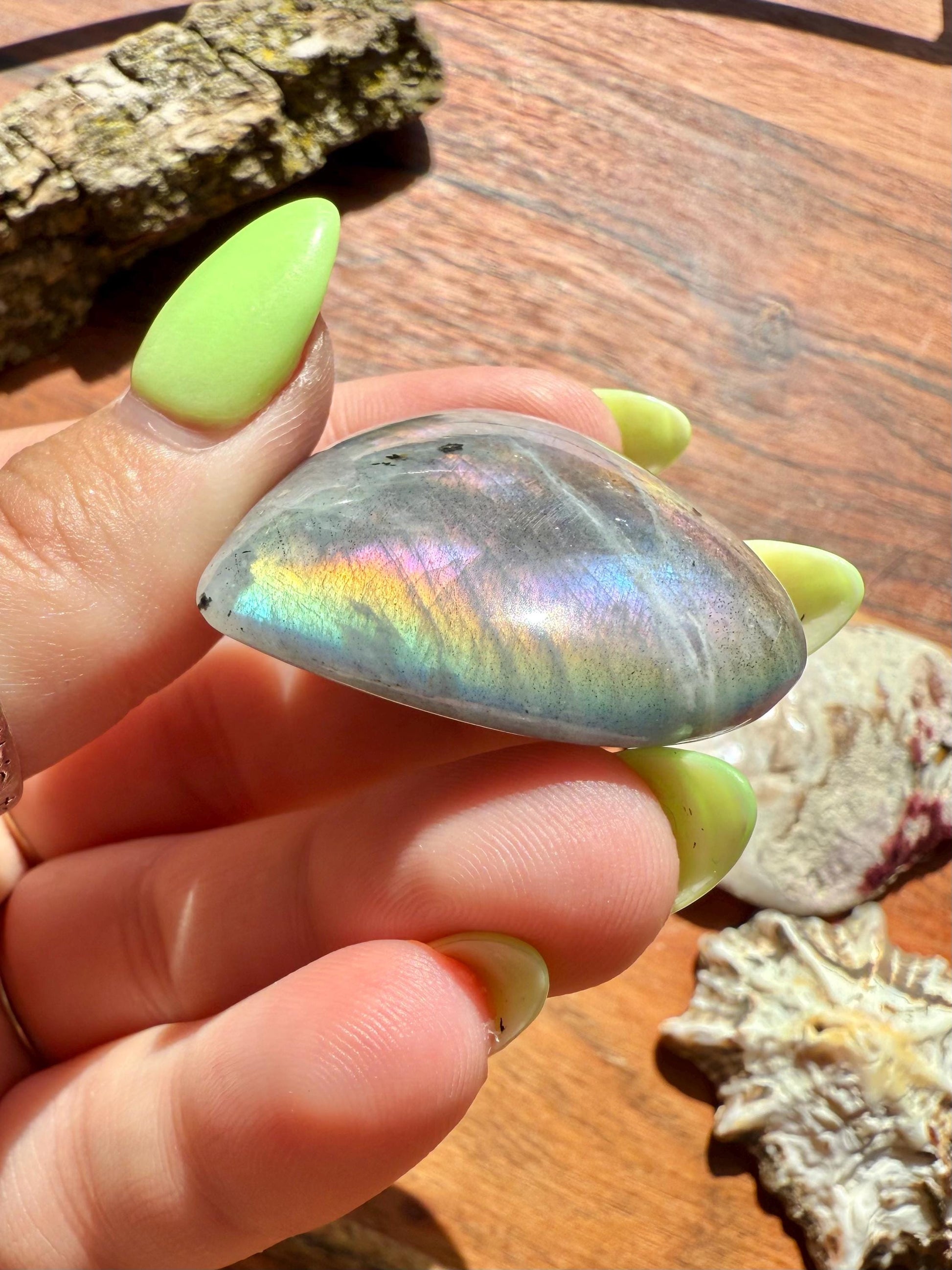 Rainbow Flash Labradorite Heart (Small)