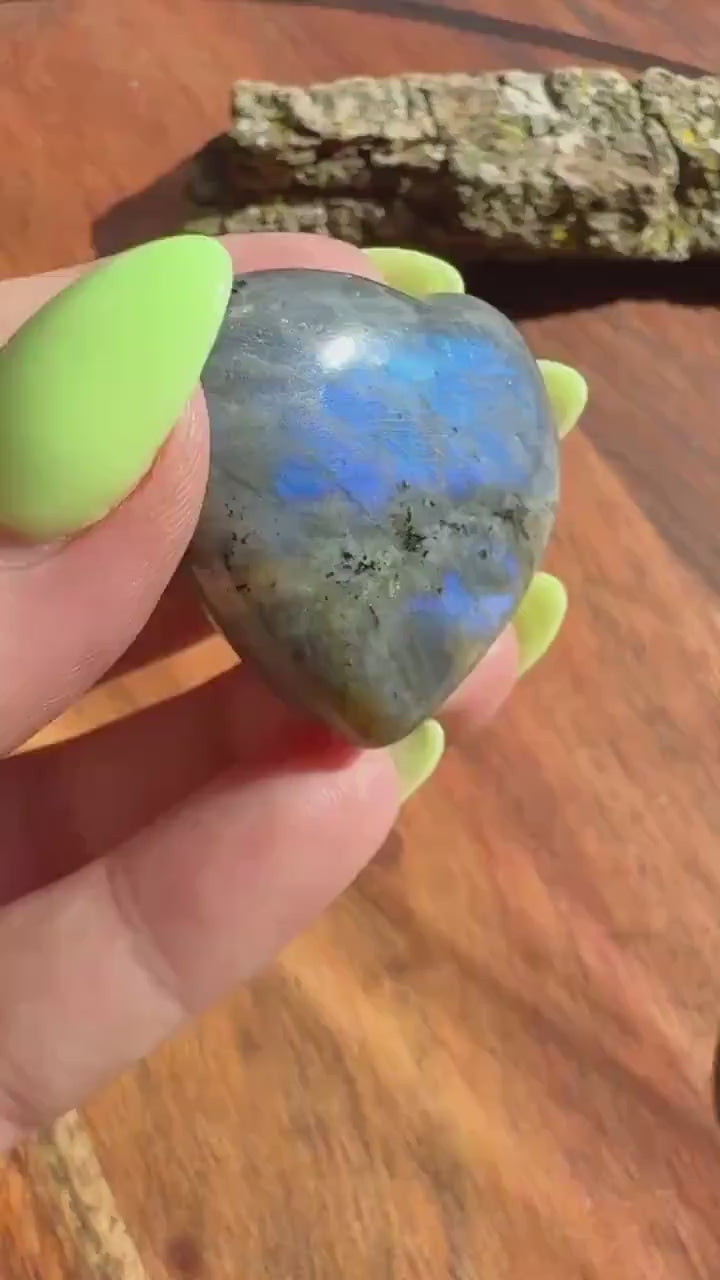 Blue Flash Labradorite Heart (Small)