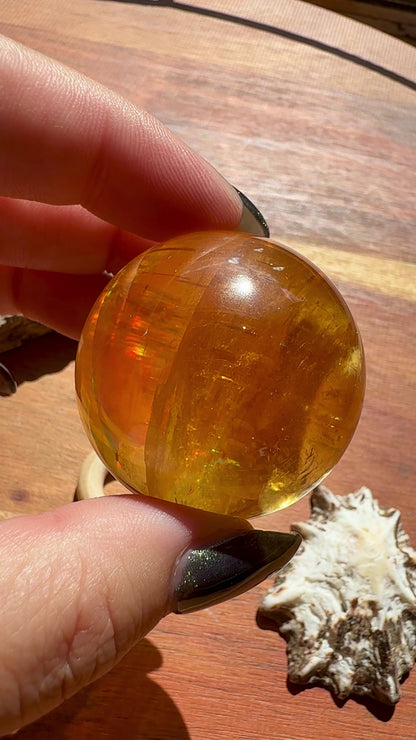 HIGH QUALITY OPTICAL HONEY CALCITE SPHERE