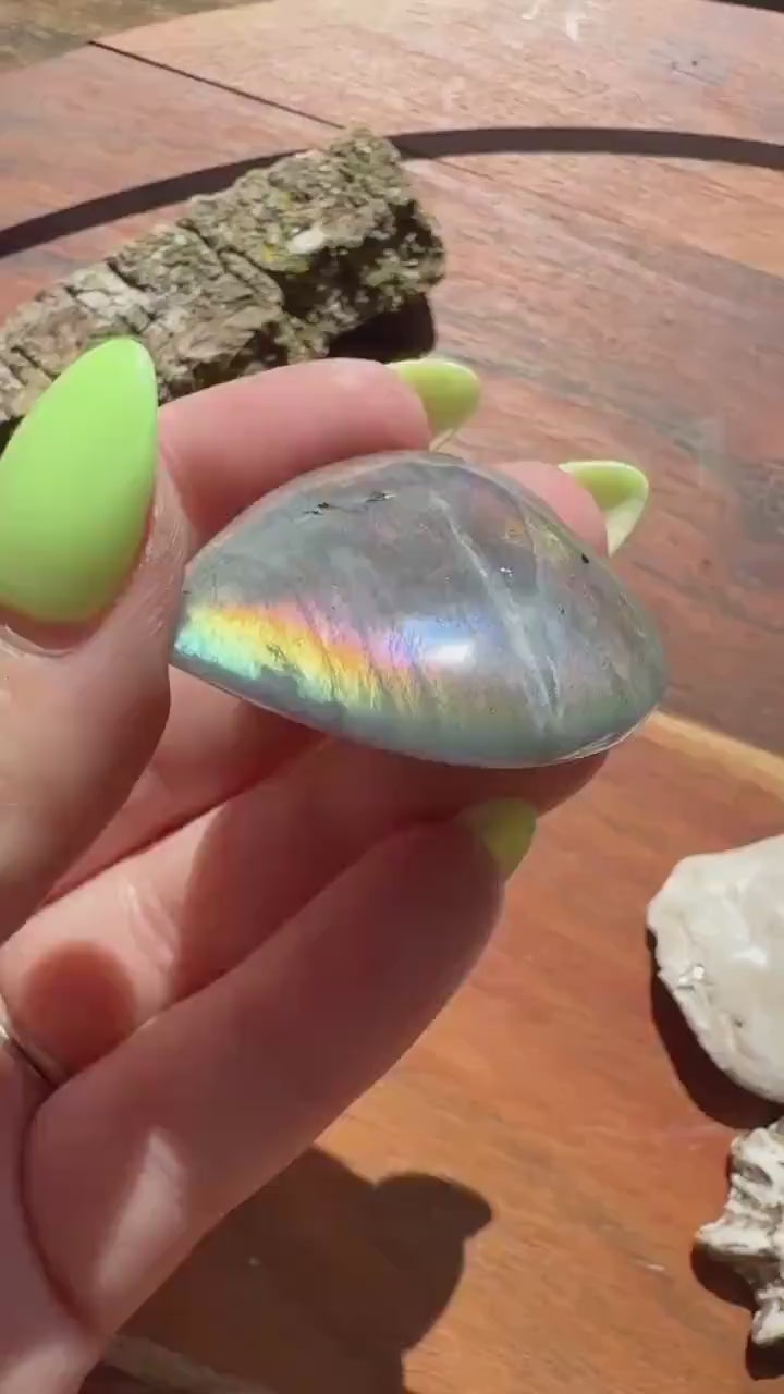 Rainbow Flash Labradorite Heart (Small)