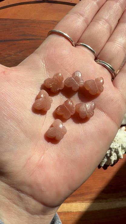 MINI PEACH MOONSTONE BUTTERFLY CARVING [OTY. 1]